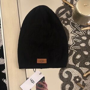 UGG Classic Black Ribbed Beanie